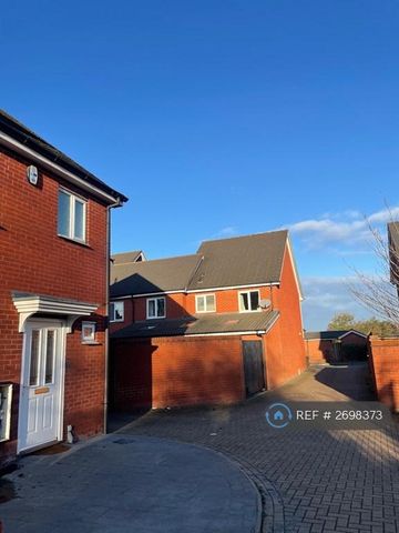 3 bedroom semi-detached house to rent - Photo 5