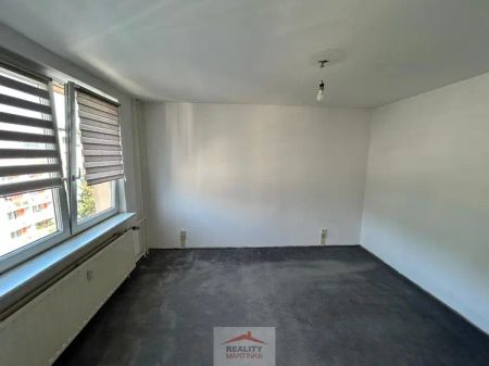 Pronájem bytu 3+1 s lodžií a komorou Vsetín, ul. Okružní - Photo 2
