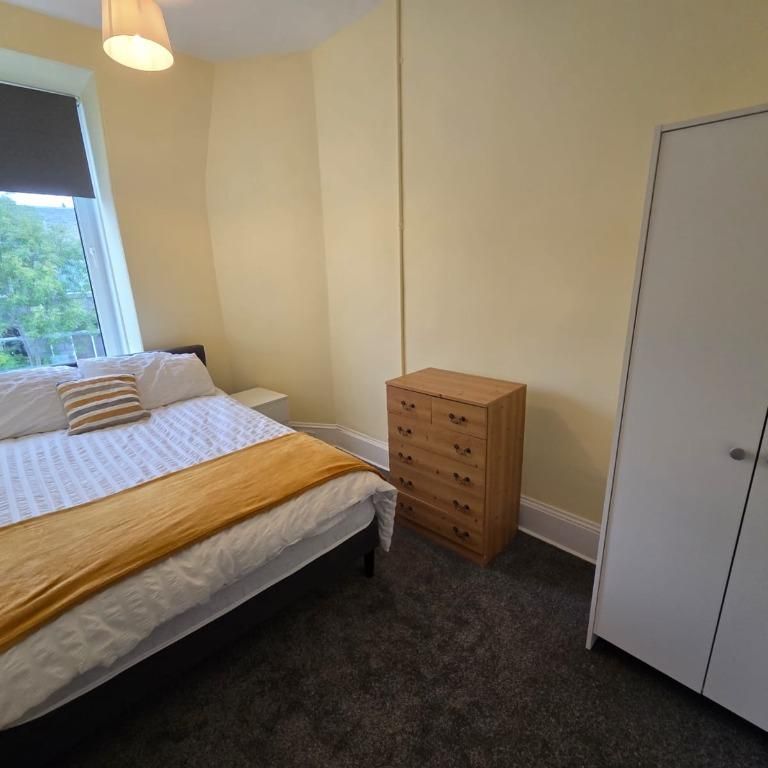 3 bedroom flat to rent - Photo 1