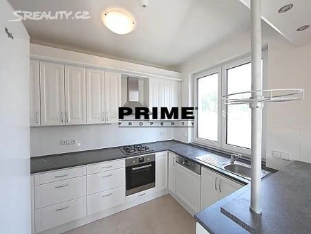 Pronájem rodinného domu 280 m², pozemek 820 m² - Fotografie 4