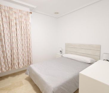 Apartamento en el Paseo Maritimo en Torrevieja. - Photo 3