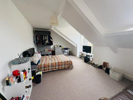 8 bedroom house of multiple occupation to rent - Photo 5