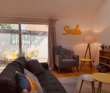 Central Location - All Female House - Photo 4