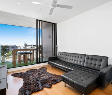 SPACIOUS ONE BEDROOM APARTMENT WITH STUDY IN NEWSTEAD! - Photo 1