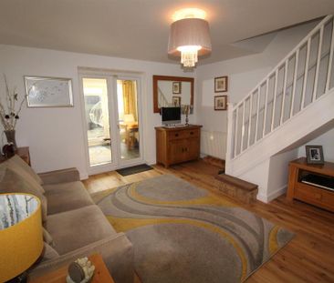 2 bedroom end of terrace house to rent - Photo 2