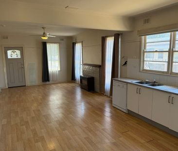 Immaculately Presented Residence - Photo 6