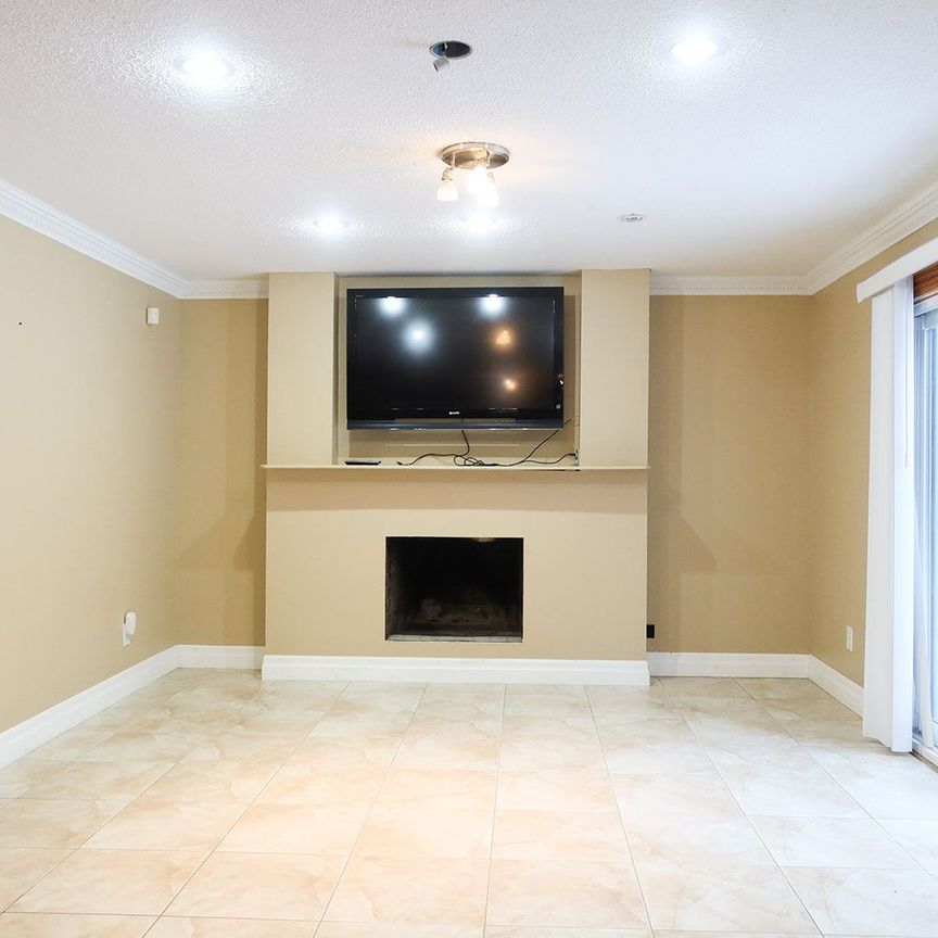For Lease - 56 Francis Street Unit# #2 (Middle Unit), Vaughan, Ontario - Photo 1