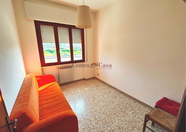 Appartamento con 2 camere, arredato.