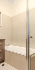 988 Calimo Street, North Albury - Photo 3