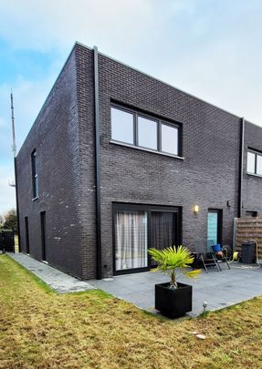 Halfopen BEN nieuwbouw, 176m² met 3 slaapkamers, garage en staanplaats en een prachtige tuin met terras - Foto 1