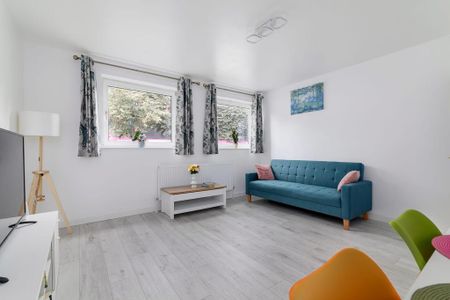 2 bedroom flat to rent - Photo 2