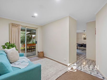 Quiet Court Living! - Photo 2