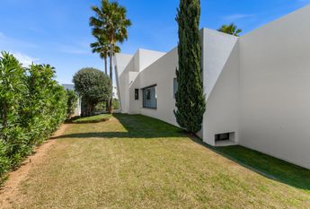 Luxury Villa for rent in El Paraíso, Andalusia