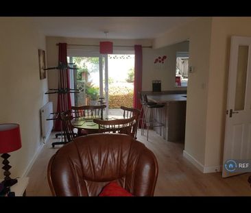 3 bedroom semi-detached house to rent - Photo 5