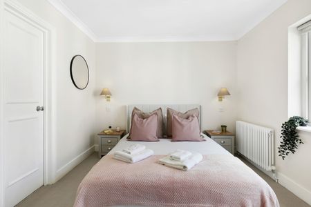 5 Bed Flat, Blyth's Wharf, E14 - Photo 2