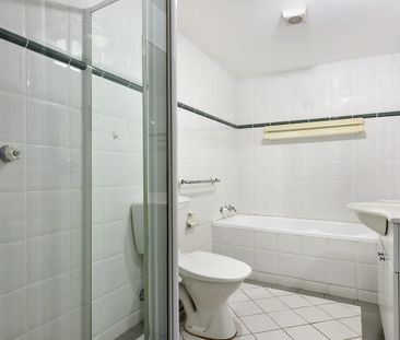 Unique Ground Floor Unit with Garden - Photo 1