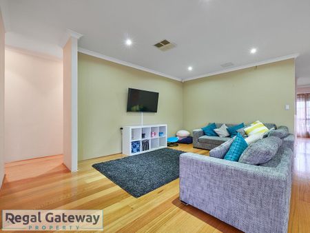 20 Kinloch Pass, AUBIN GROVE WA 6164 - Photo 2