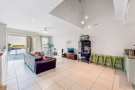 41 Watts Drive, Varsity Lakes QLD 4227 - House For Rent - $1,100 | Domain - Photo 4