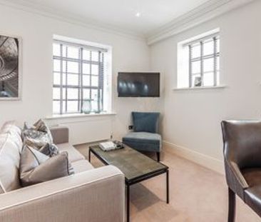 Two Bedroom Flat to rent in London - Photo 1