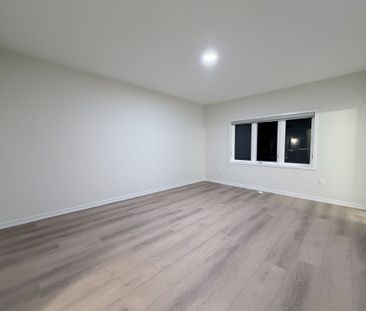 For Lease - 10 Helmkay Avenue, Richmond Hill, Ontario - Photo 2