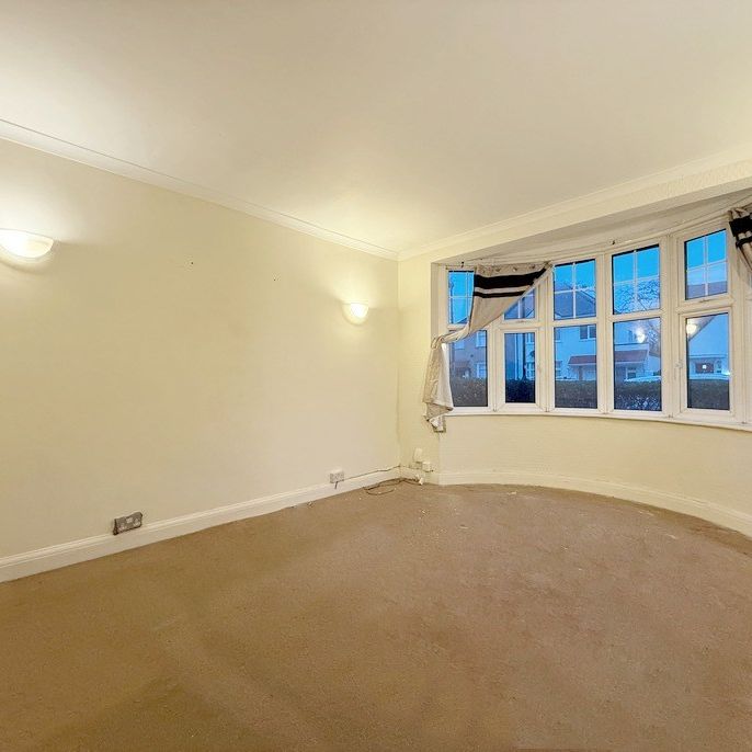 TW3, Hounslow - Photo 1