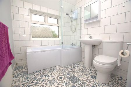 2 bedroom end of terrace house to rent - Photo 5