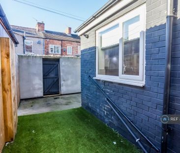 2 bedroom terraced house to rent - Photo 6