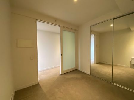 Modern One Bedroom in the Heart of the city - Unfurnished - Photo 5