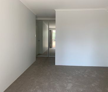 Spacious Apartment in the Prestigious Darlington Complex - Photo 6
