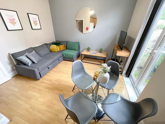 4 bedroom terraced house to rent - Photo 1