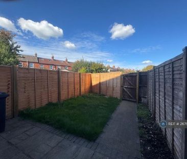 3 bedroom terraced house to rent - Photo 2