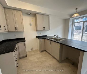 Condo Townhouse For Lease | X8472960 - Photo 1