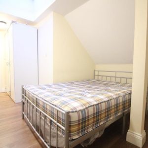 Bridge Road, Hounslow - Photo 2