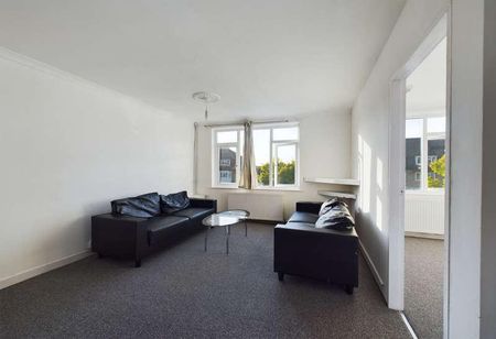 B North Parade, Chessington, Surrey, KT9 - Photo 5