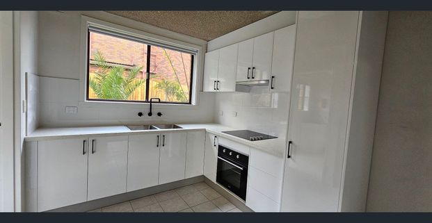 Perfectly Positioned Renovated Townhouse - Photo 1