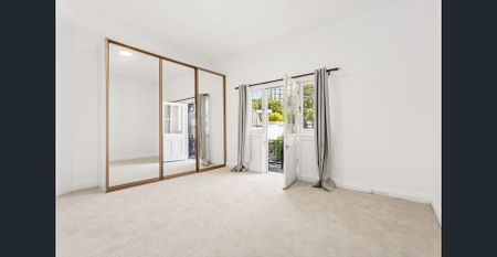 Newly Renovated Terrace, Prime Location - Photo 4