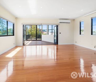 Stylish Mixed-Use Residence with City Views & Versatile Home Office... - Photo 1