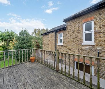 3 bedroom maisonette to rent - Photo 1