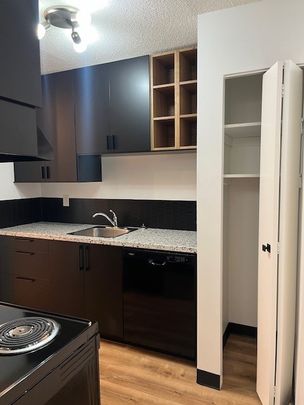 2 BDRM/1 BATH - 630 8TH ST E - Available DEC 1 - Photo 1