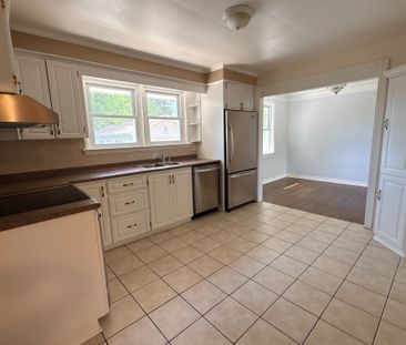 For Lease - 4382 New Street, Burlington, Ontario - Photo 1