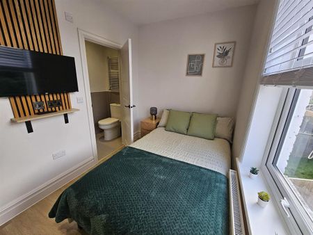 1 bedroom in a house share to rent - Photo 2