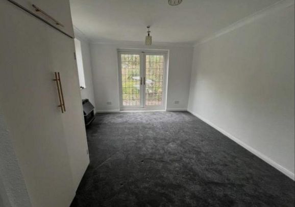 4 bedroom semi-detached house to rent - Photo 1