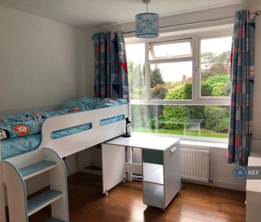 2 bedroom flat to rent - Photo 2