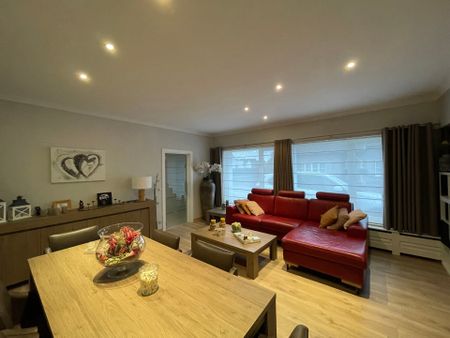 UITBERGEN - Gerenoveerde hoekwoonst vlakbij de dorpskern. - Photo 3