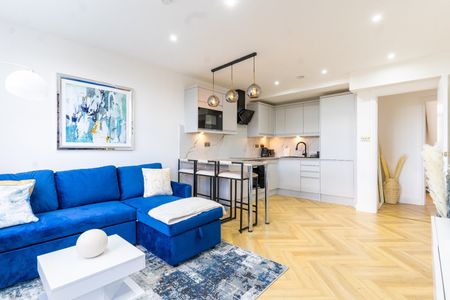 4 Bed Flat, Olding House, SW12 - Photo 2