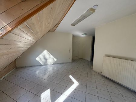 Instapklaar appartement met garagebox nabij centrum Genk - Foto 2