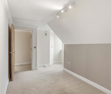 2 bedroom penthouse to rent - Photo 2
