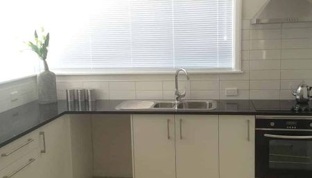 Charming 3BR Family Home in Manurewa - Photo 2