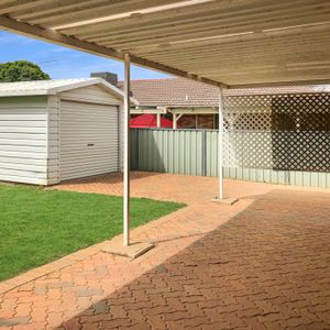 Three bedroom home in Avian Estate - Photo 2