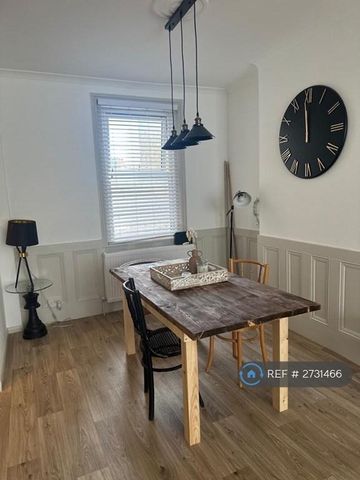 3 bedroom terraced house to rent - Photo 3